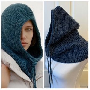 Blue Heathered Sleeping on Snow Snood